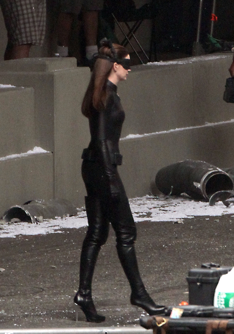 Illustration for article titled The Dark Knight Rises — 30 Catwoman Set Pictures
